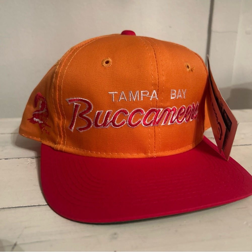 NWT VTG 90s Sports Specialties Tampa Bay Buccaneers NFL Script Snapback Cap